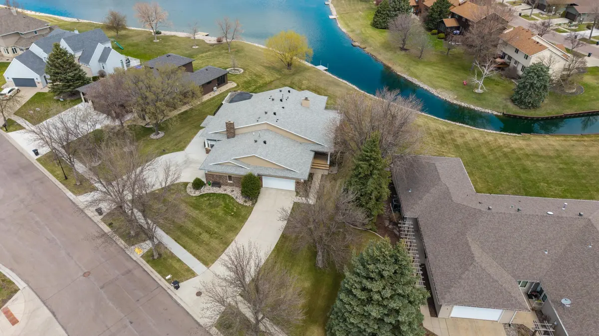 2721 30th AVE S, Fargo, ND 58103