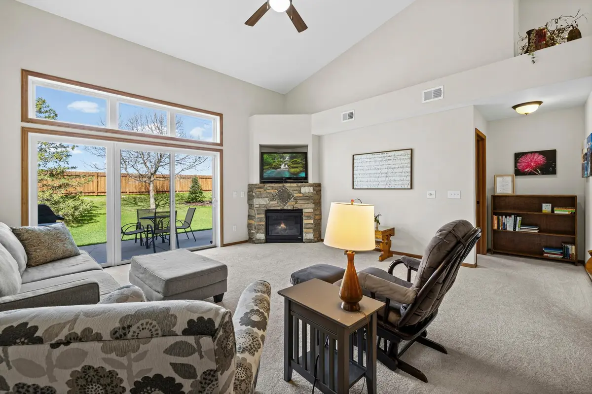 9741 Alvarado LN N #3802, Maple Grove, MN 55311