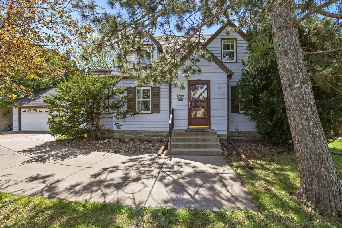 848 Larpenteur AVE W, Saint Paul, MN 55113