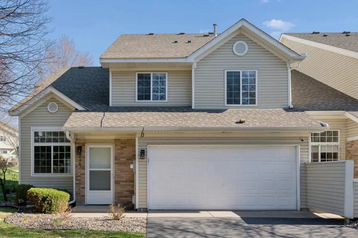 8981 Spring LN, Woodbury, MN 55125