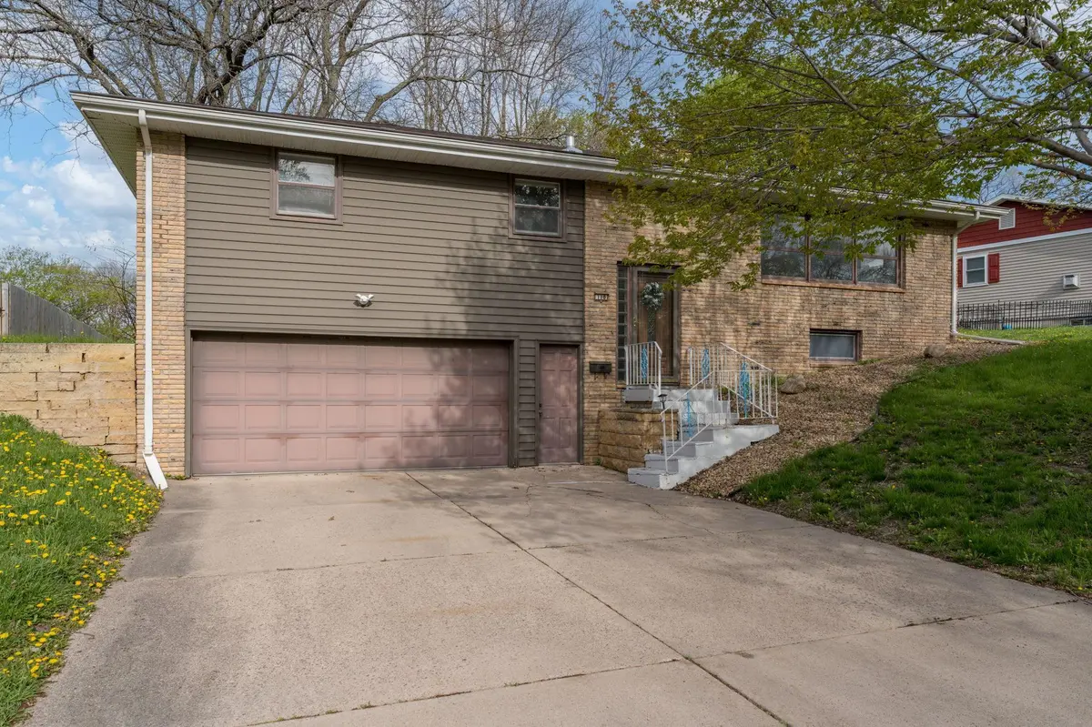 110 S Belmont DR, Mankato, MN 56001