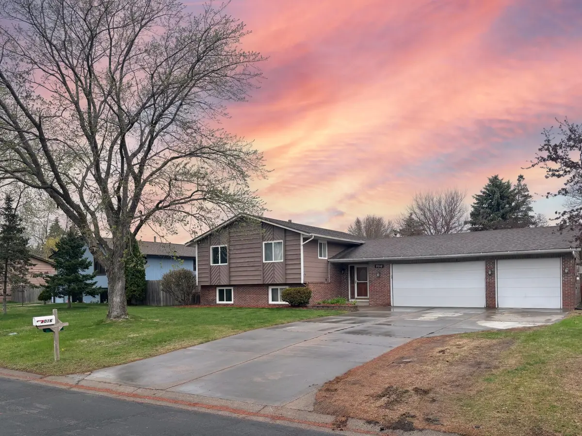 2016 84th AVE N, Brooklyn Park, MN 55444