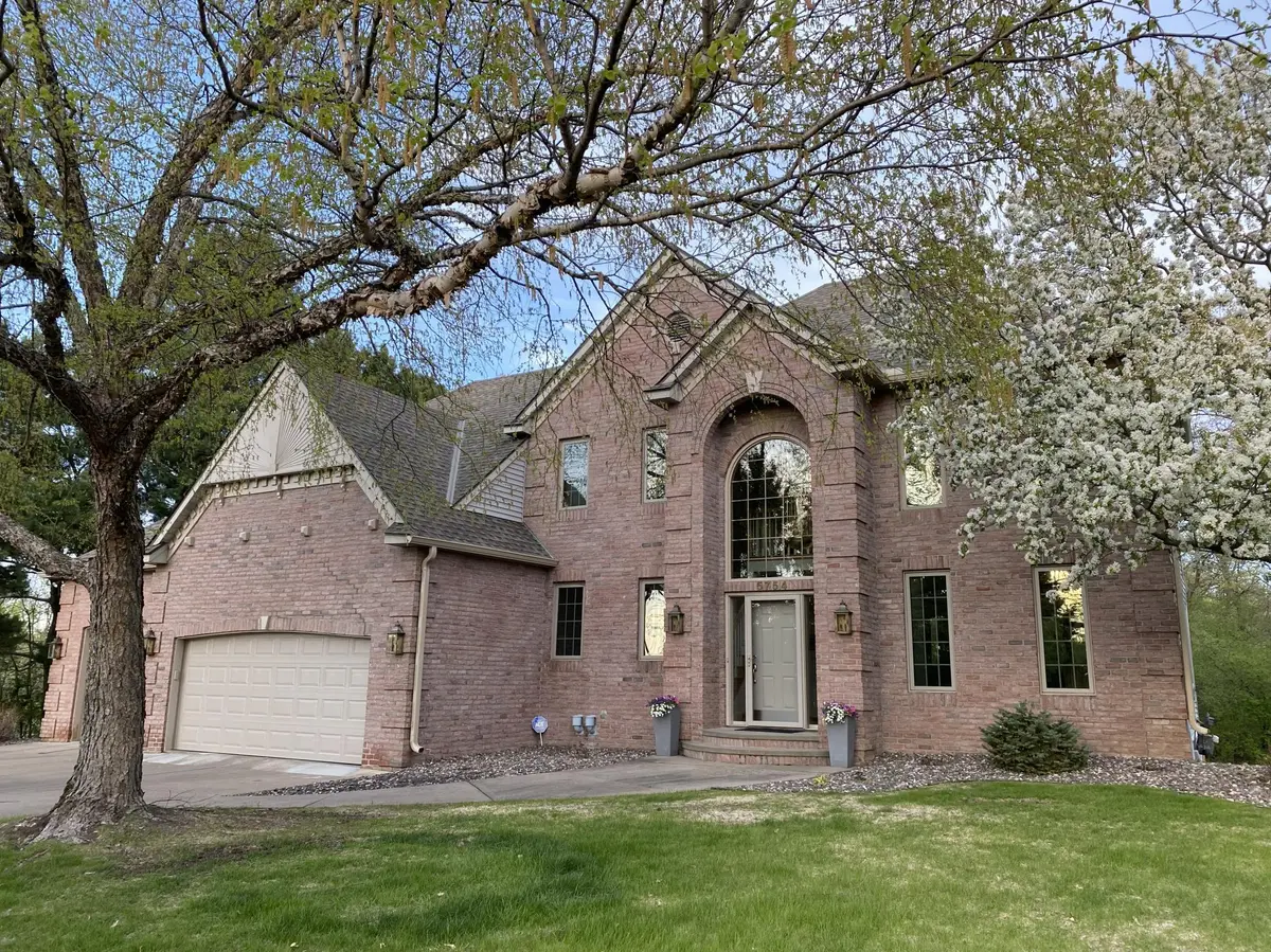 5754 Pond DR, Shoreview, MN 55126