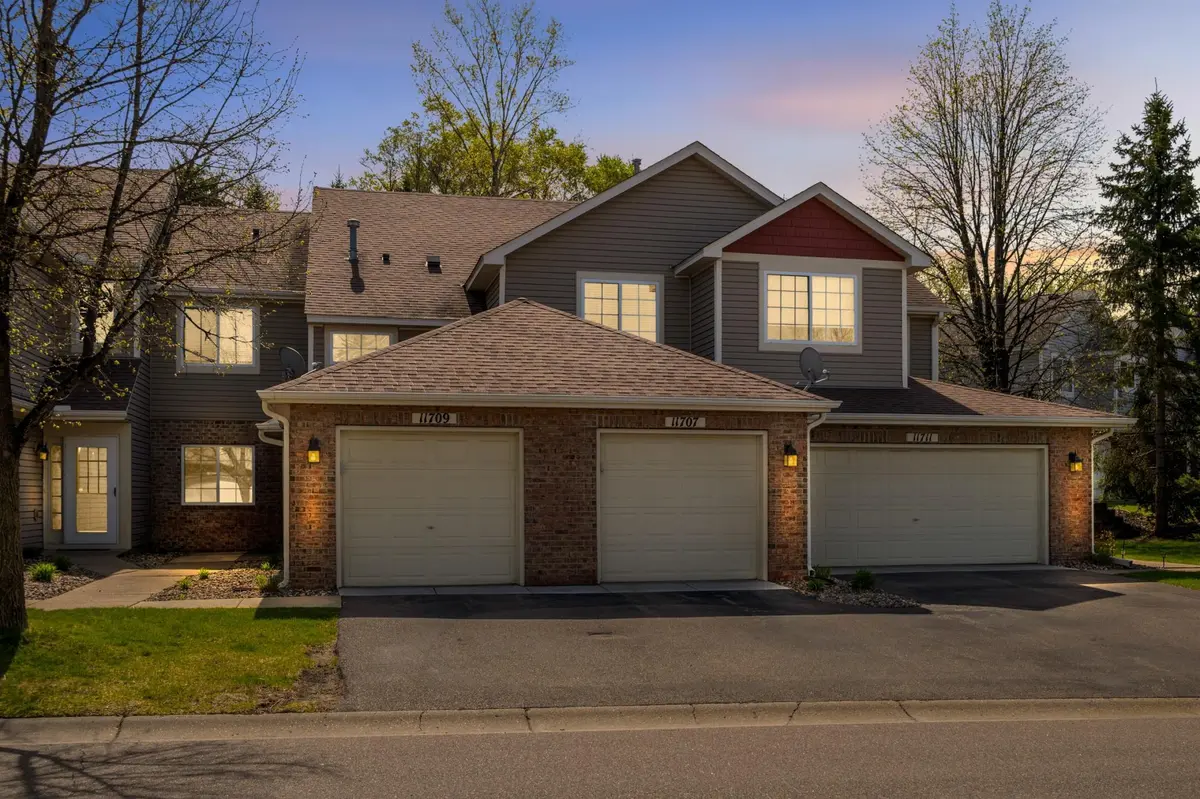11707 Langford CIR, Burnsville, MN 55337