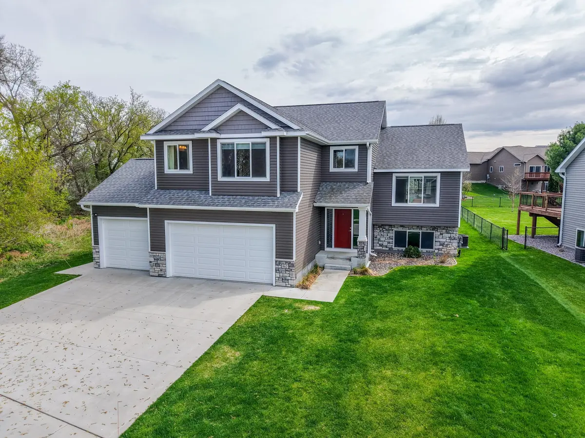 862 Portsmith DR NW, Rochester, MN 55901