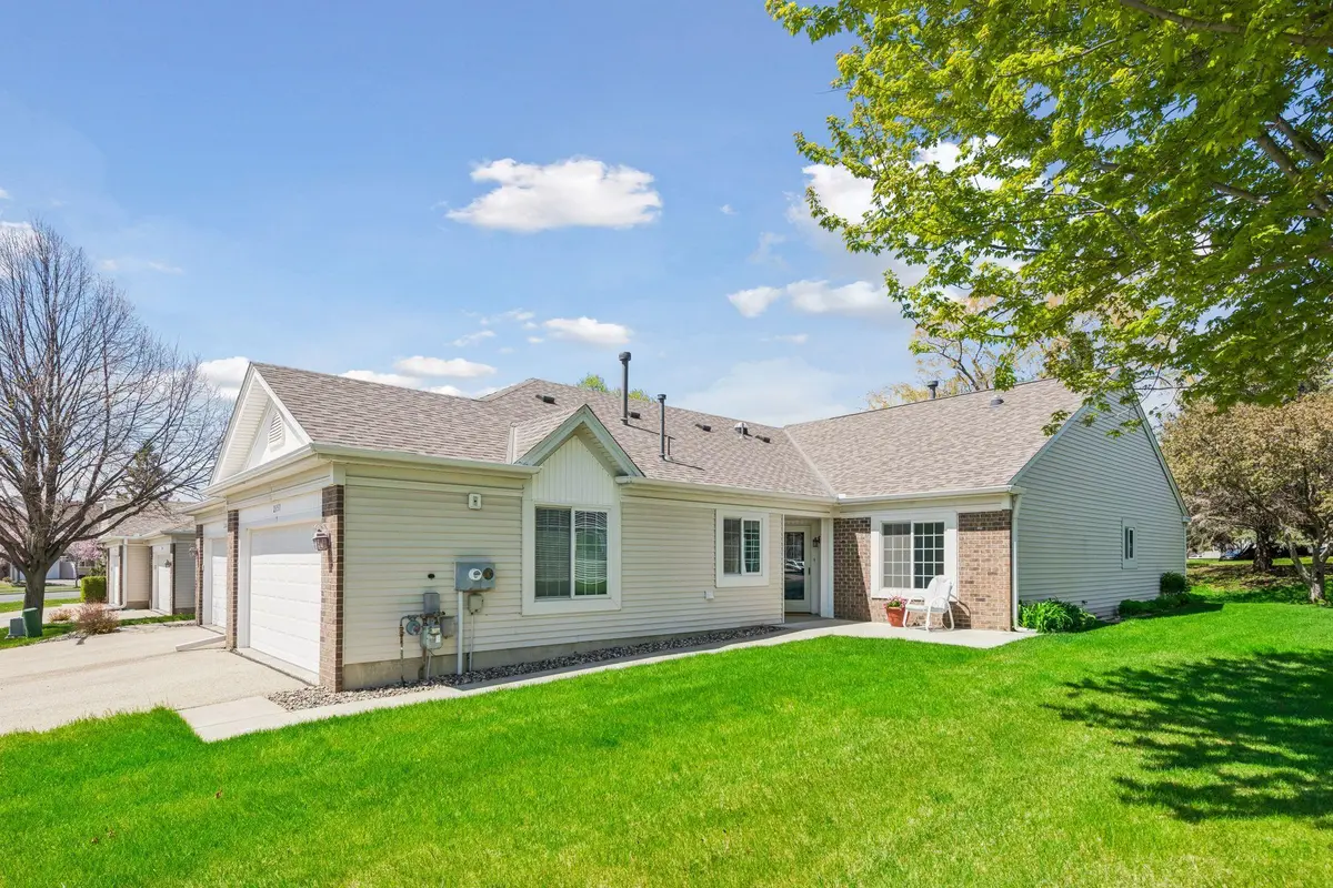 2157 Boulder Pointe, Shakopee, MN 55379