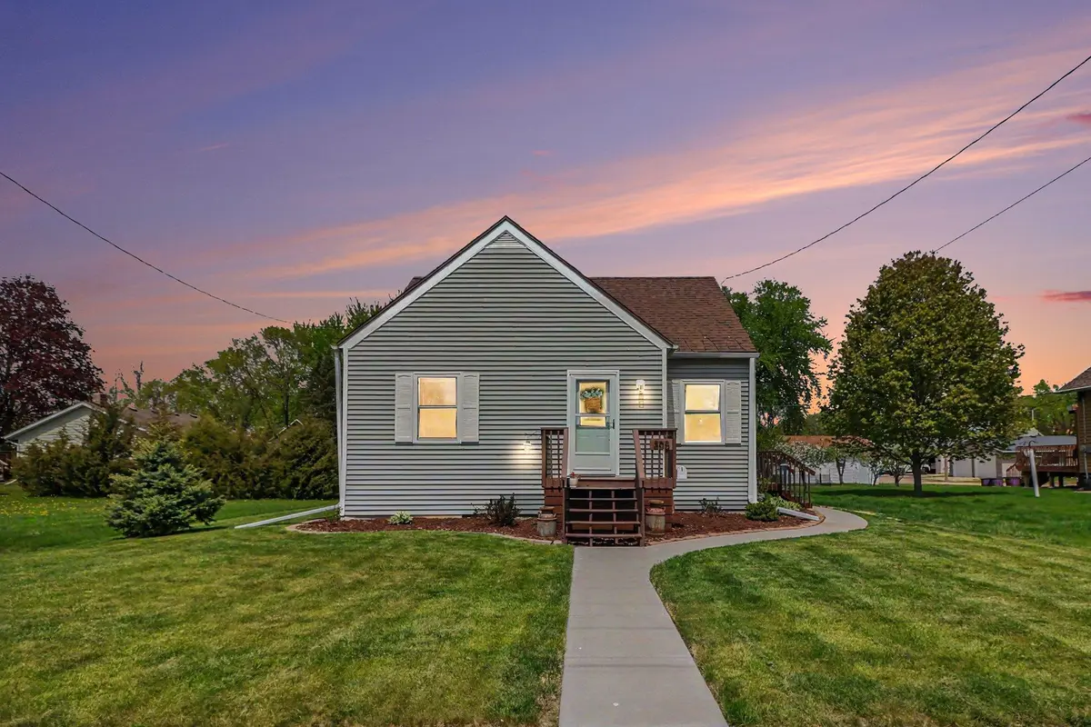 305 Oak AVE SE, Montgomery, MN 56069