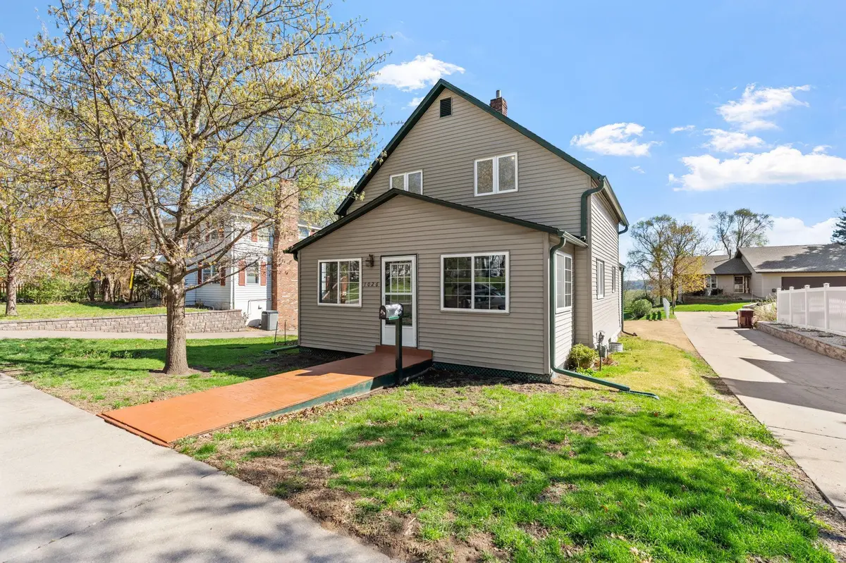 1026 Summit AVE, South Saint Paul, MN 55075