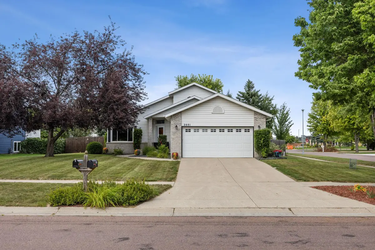 2601 24th AVE S, Fargo, ND 58103