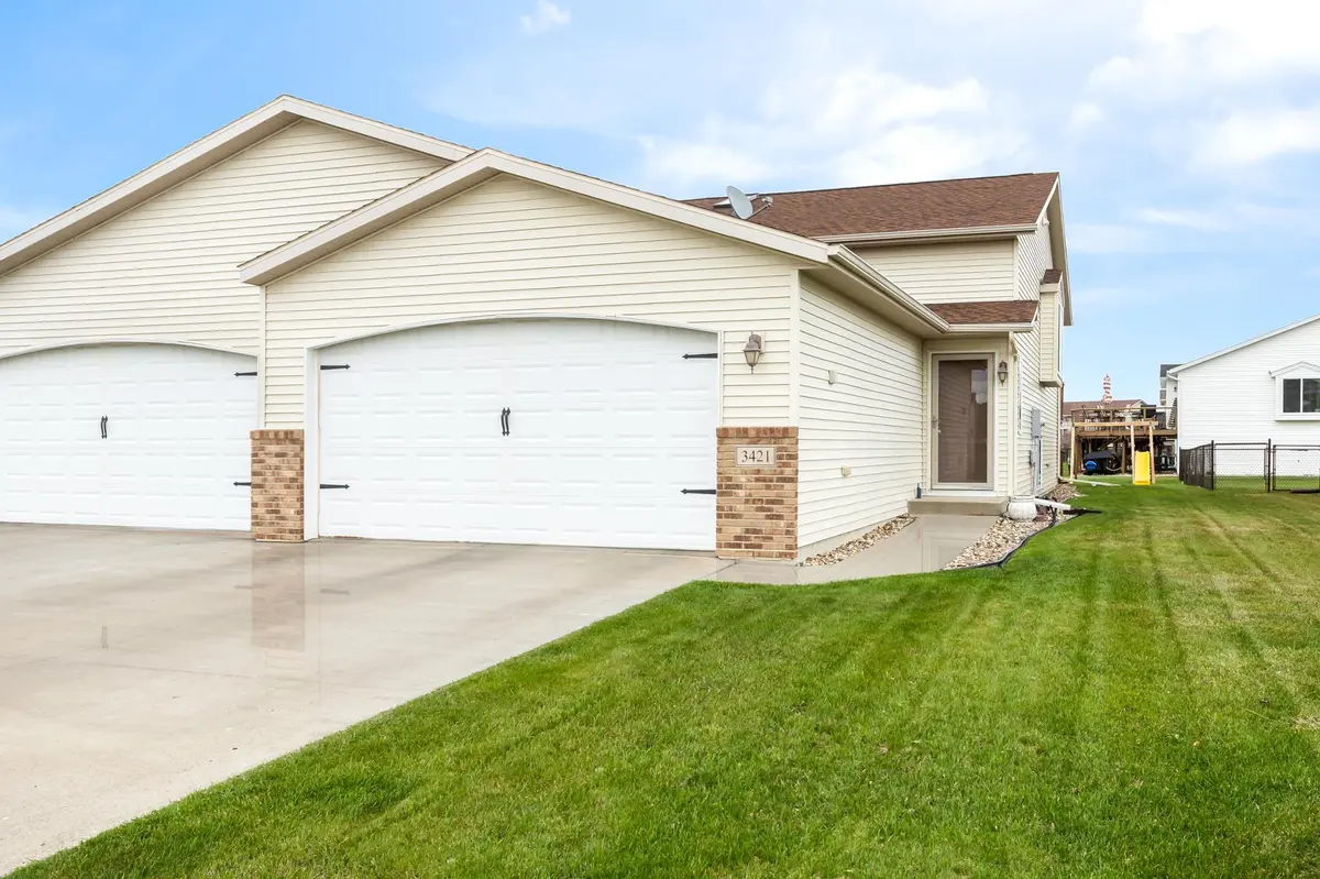 3421 Eagle Run DR, West Fargo, ND 58078