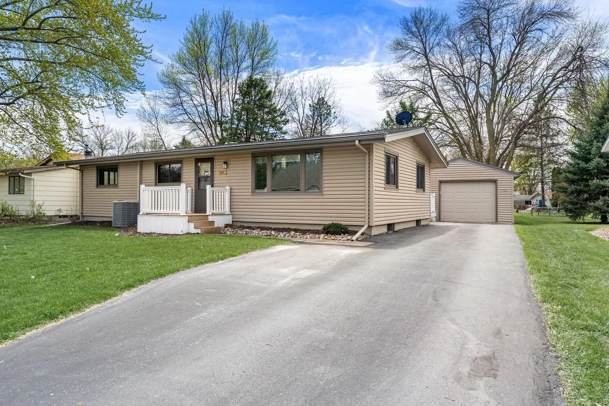 905 9th AVE NW, Waseca, MN 56093