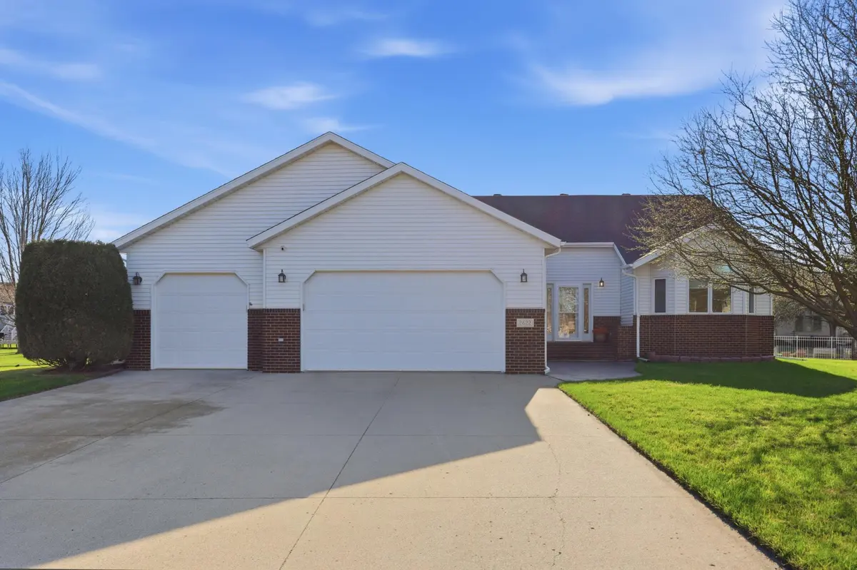 2622 Wheatland DR S, Fargo, ND 58103