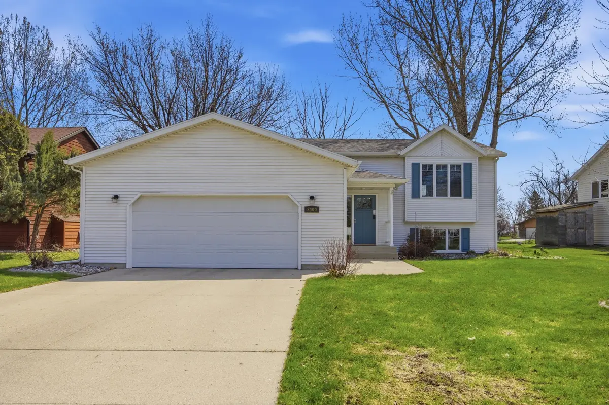 2400 Fairway DR, Moorhead, MN 56560