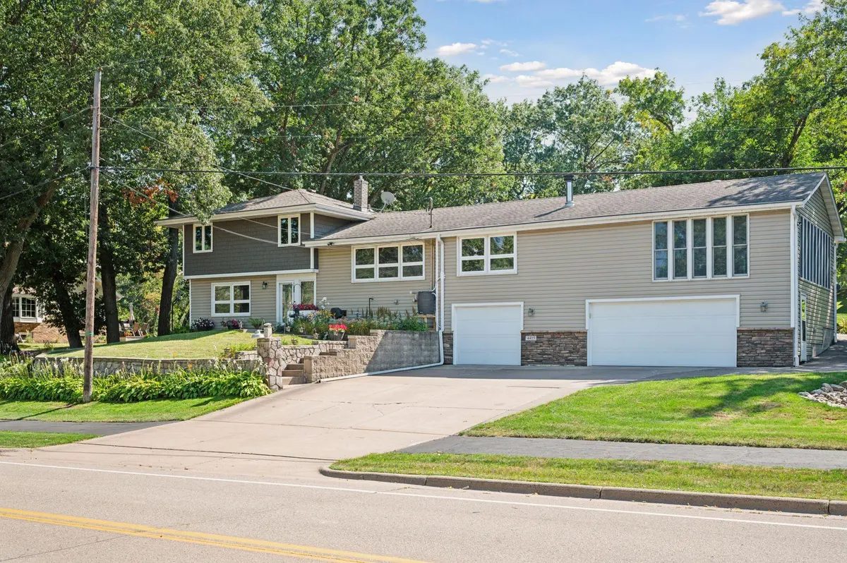 4415 Victoria ST N, Shoreview, MN 55126