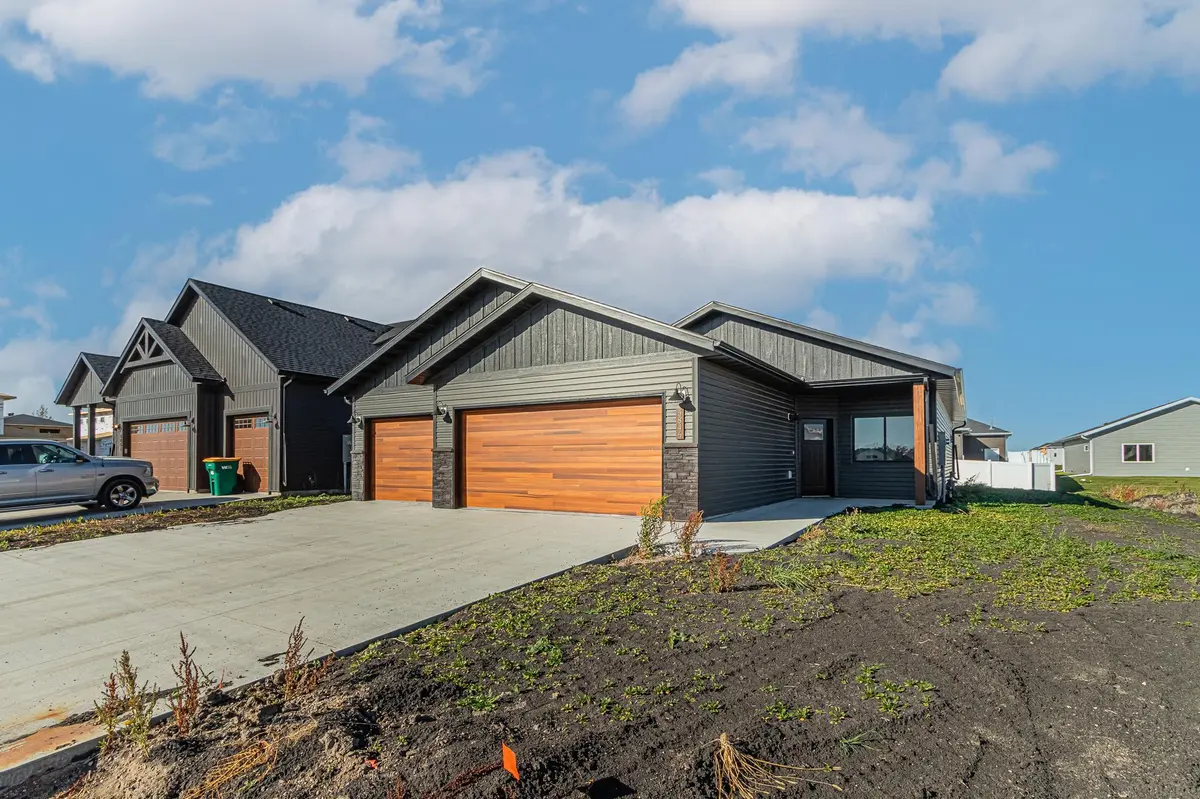 5846 James DR W, West Fargo, ND 58078