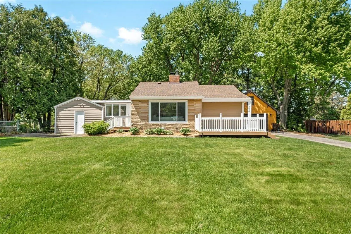 2368 Hadley AVE N, Oakdale, MN 55128