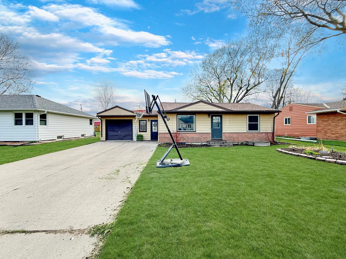 319 3rd ST SW, Clara City, MN 56222