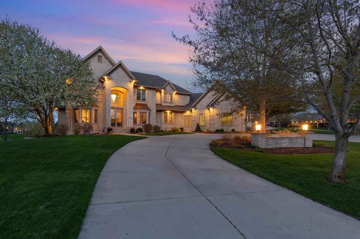 18434 Bearpath TRL, Eden Prairie, MN 55347