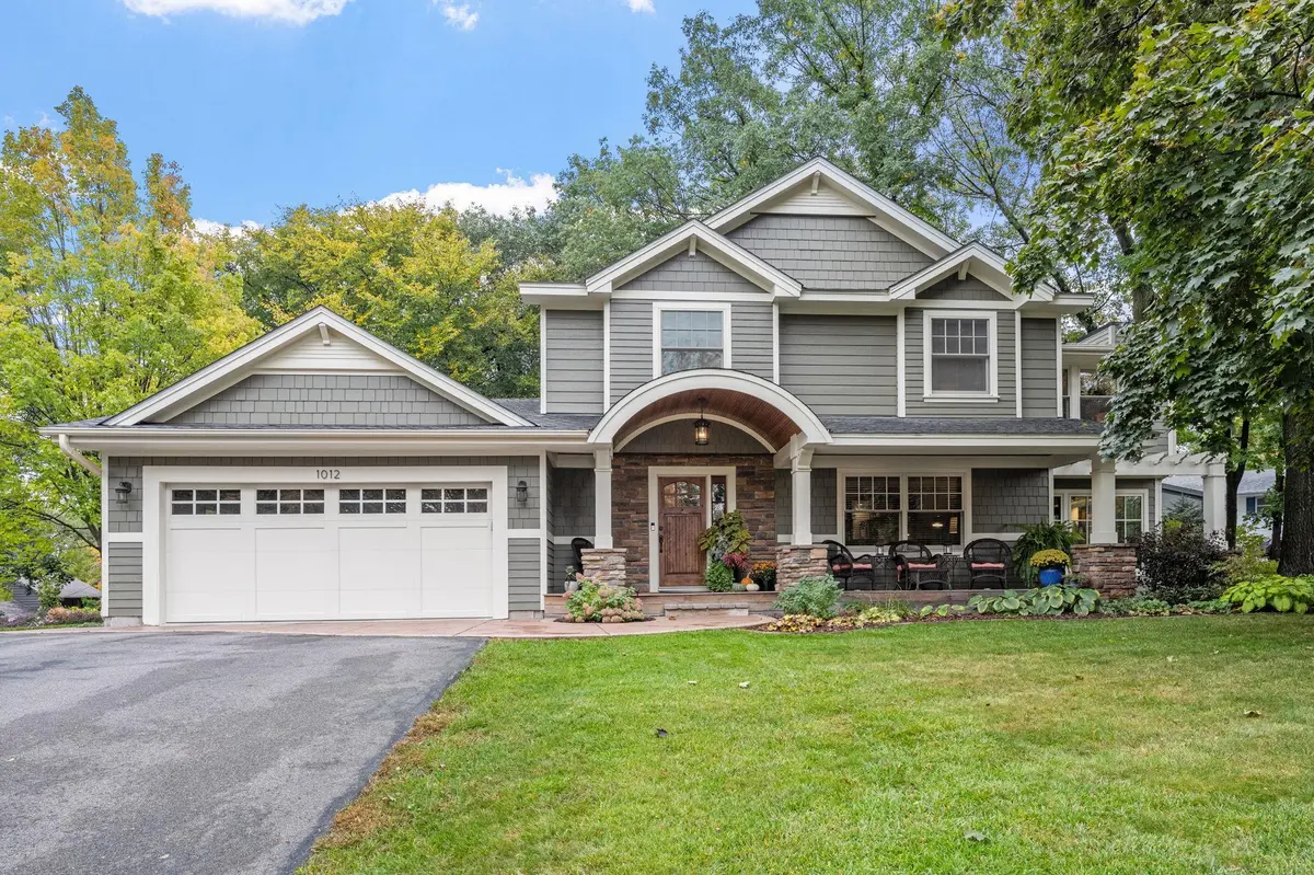1012 Kaymar LN, Burnsville, MN 55306