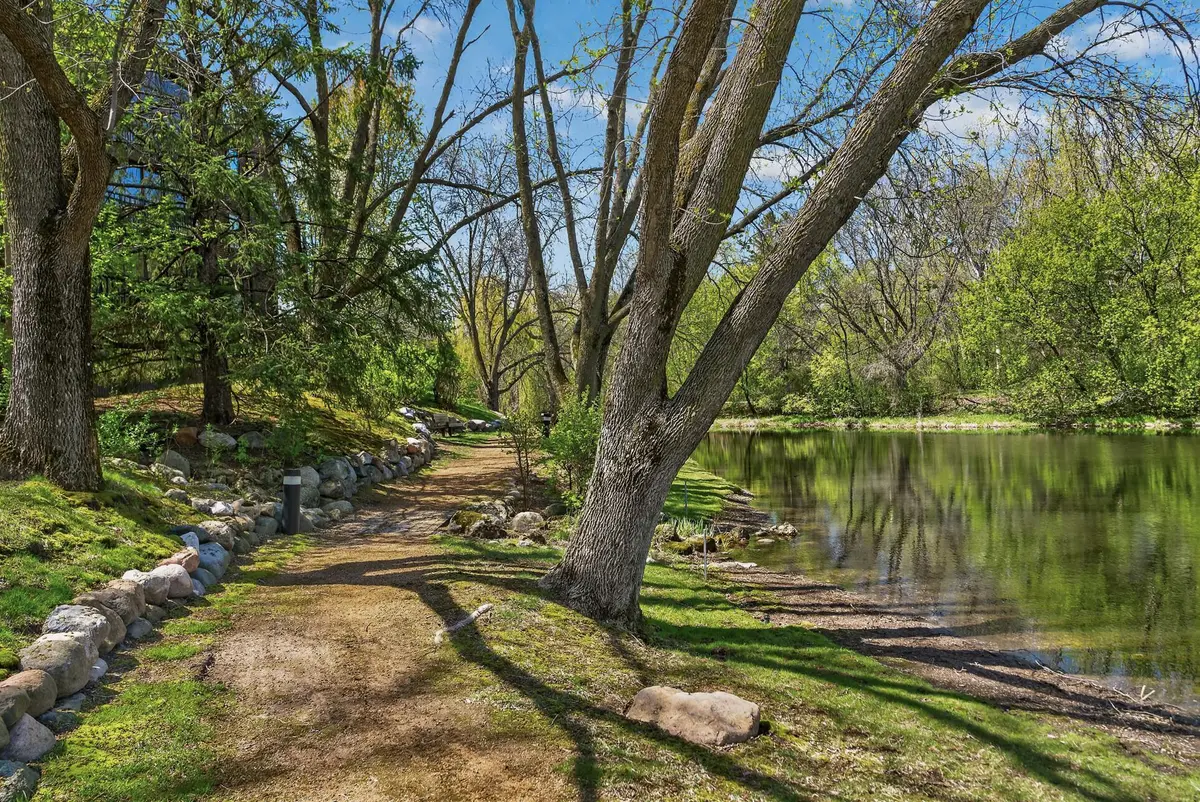 5601 Dewey Hill RD #119, Edina, MN 55439