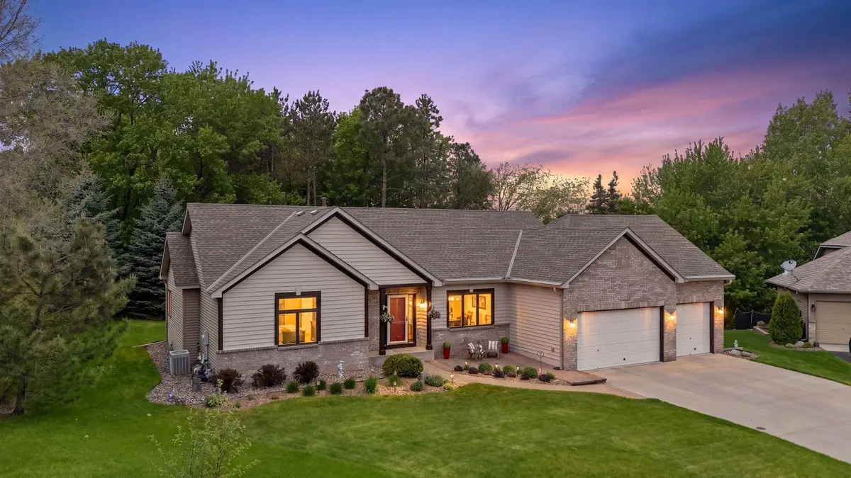 10947 Alexandra CT, Inver Grove Heights, MN 55077