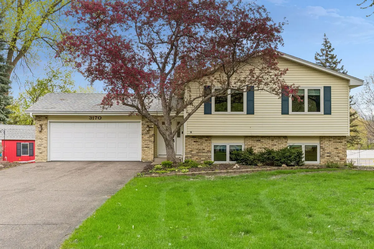 3170 Queensland LN N, Plymouth, MN 55447