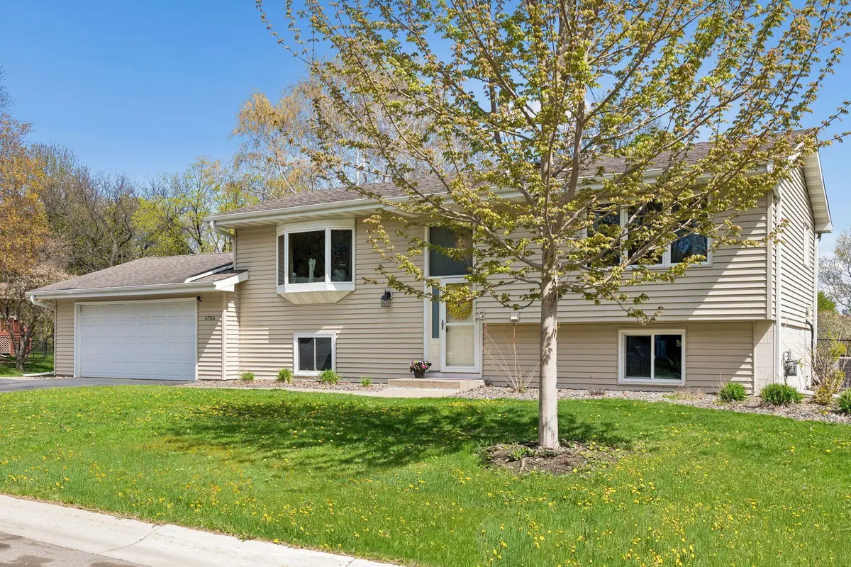 6766 Cottonwood LN N, Maple Grove, MN 55369