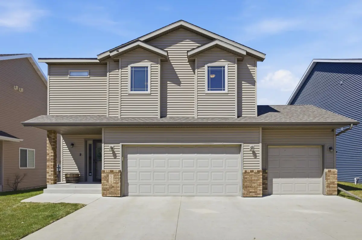6219 55th AVE S, Fargo, ND 58104