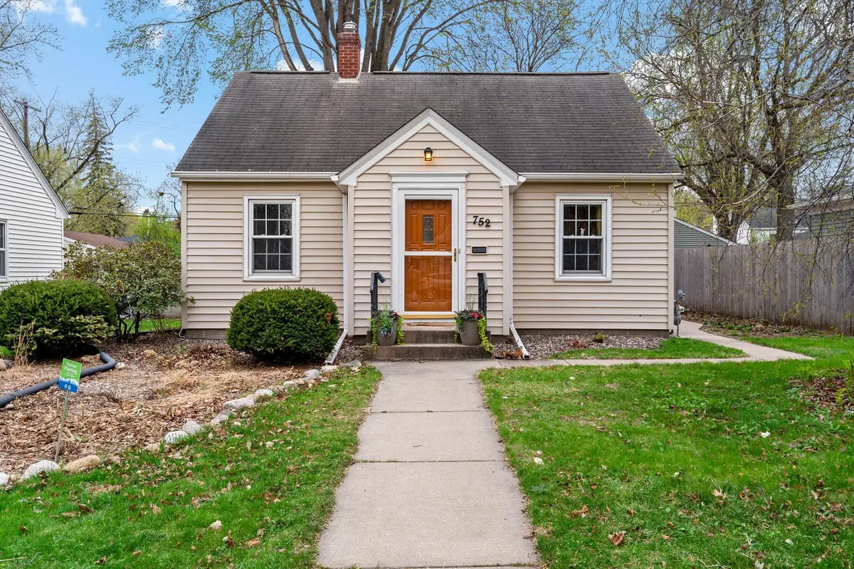 752 Hoyt AVE W, Saint Paul, MN 55117