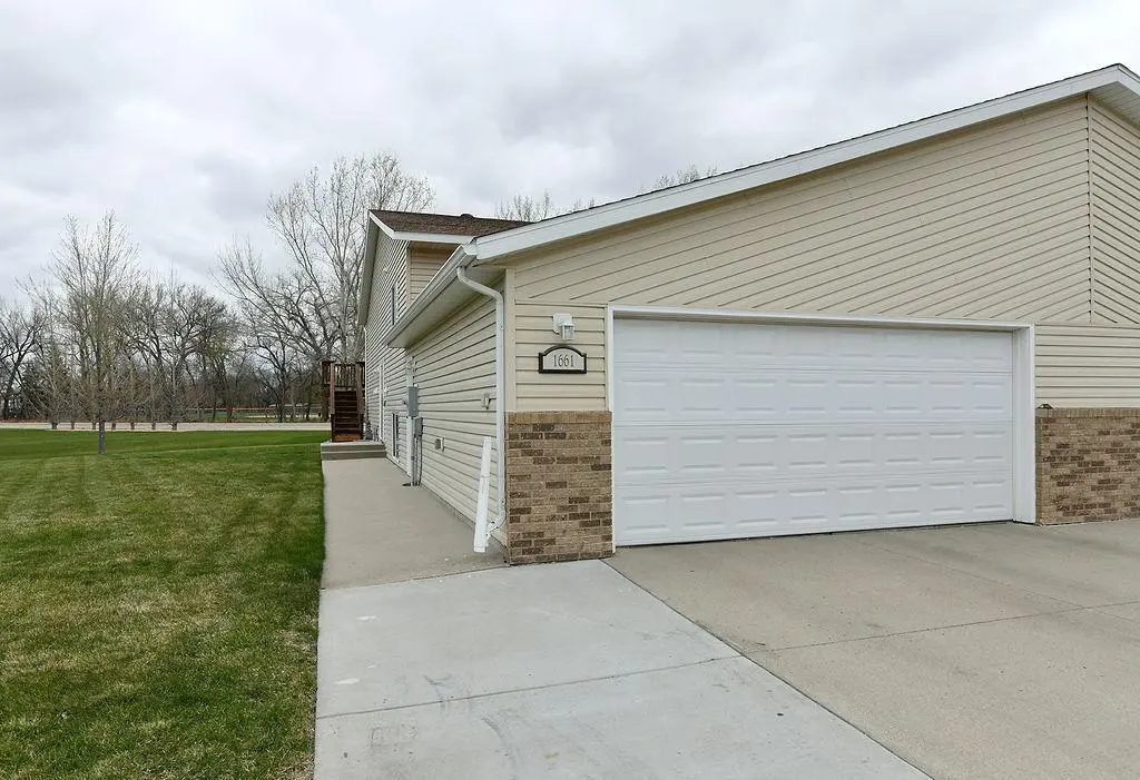 1661 6th ST W, West Fargo, ND 58078