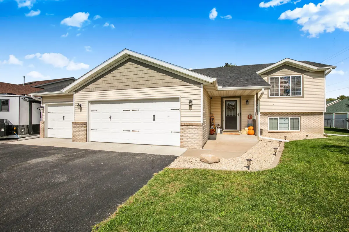 425 3rd ST S, Sartell, MN 56377