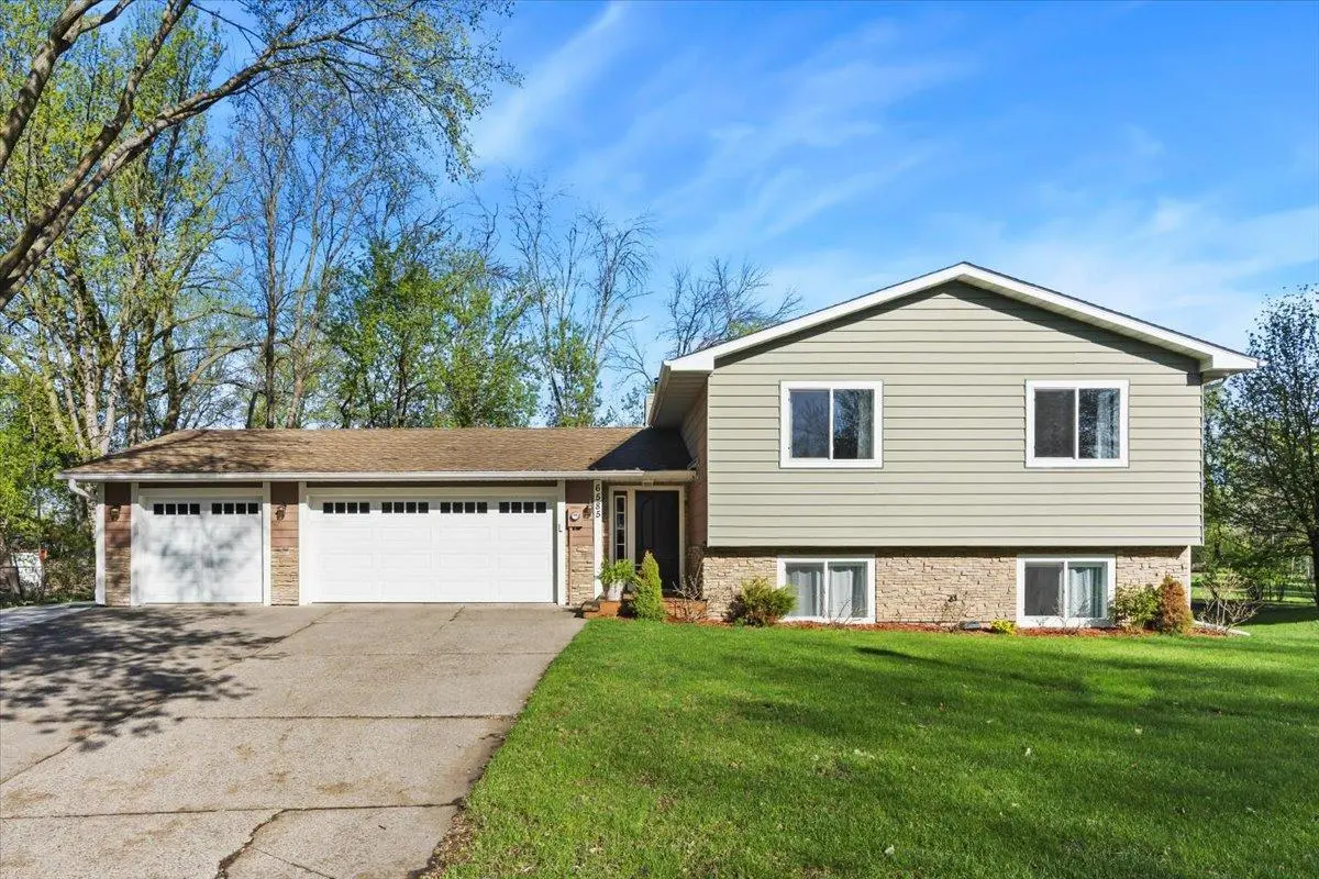 6585 Nathan LN N, Maple Grove, MN 55369
