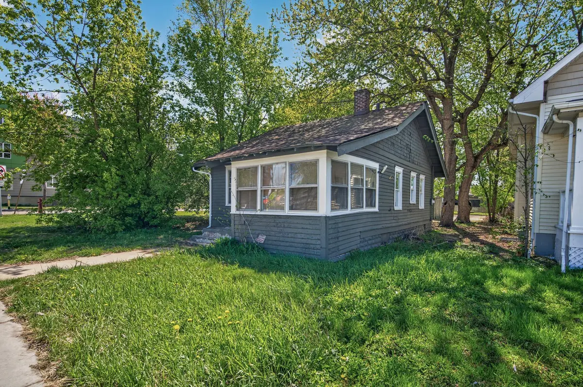 2305 Golden Valley RD, Minneapolis, MN 55411
