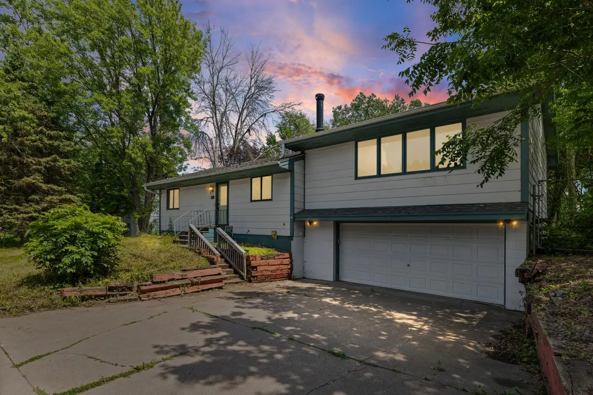 806 Parkway DR, Saint Paul, MN 55106