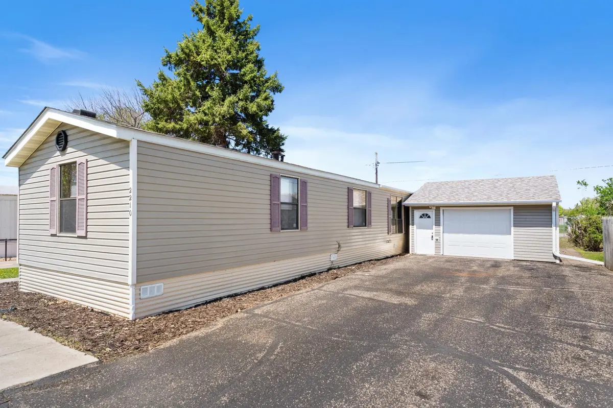 2210 Sundet LN, Faribault, MN 55021