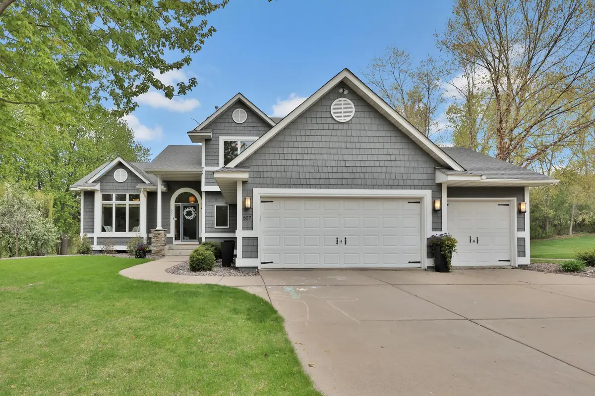 507 Owasso Hills DR, Roseville, MN 55113