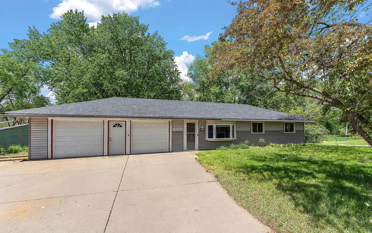 10250 Redwood ST NW, Coon Rapids, MN 55433