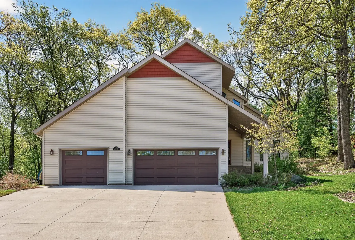 8750 Hunters WAY, Apple Valley, MN 55124