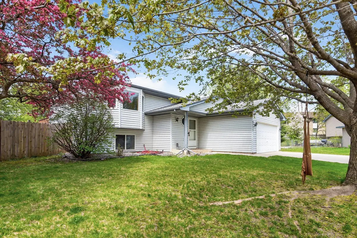 6237 Kalenda LN NE, Albertville, MN 55301
