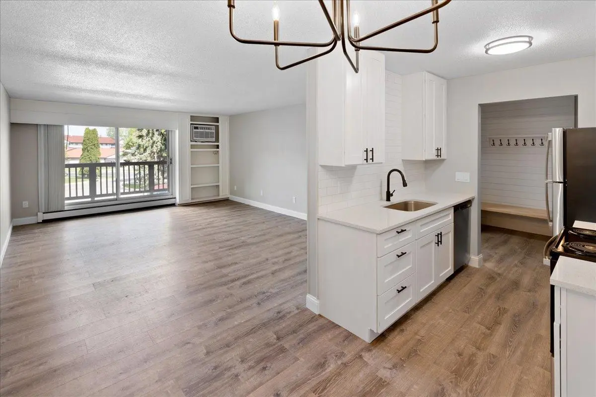 2011 E 122nd ST #D11, Burnsville, MN 55337