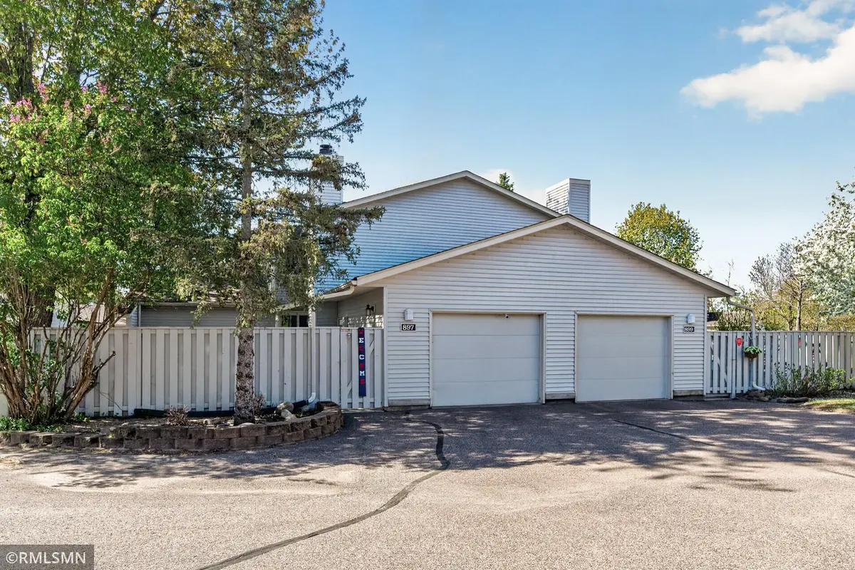 897 Monterey DR, Shoreview, MN 55126