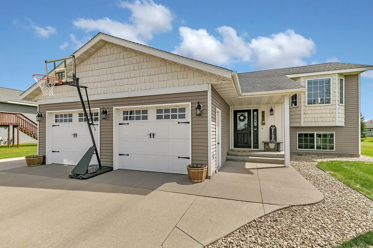 561 7th ST NW, Richmond, MN 56368