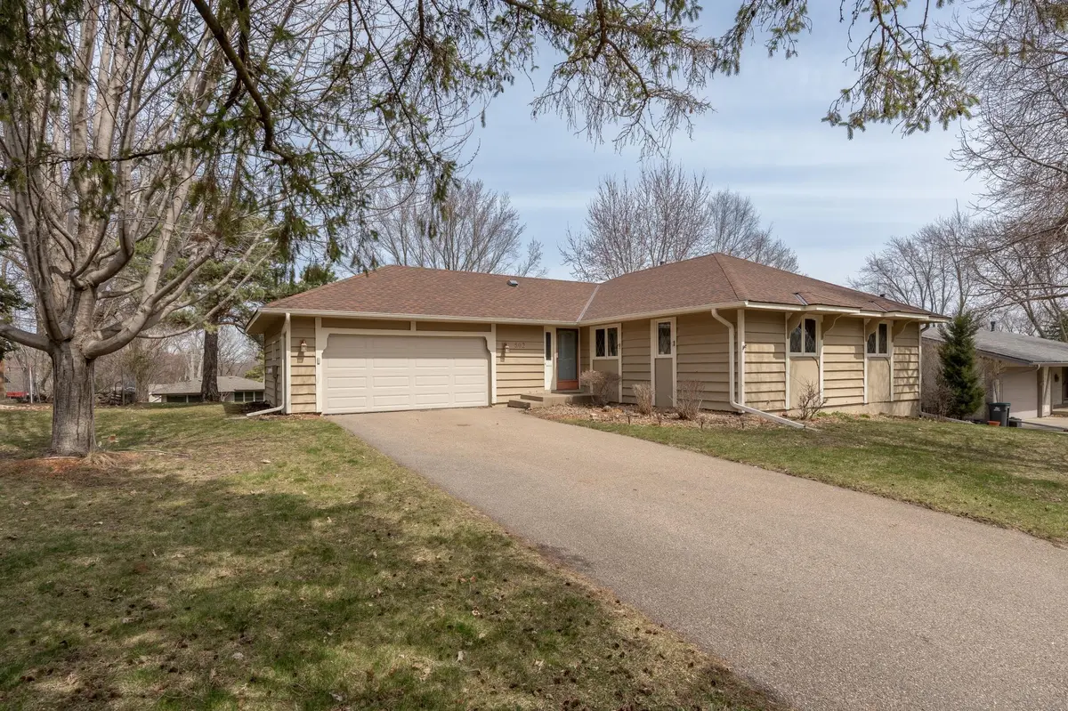 502 Highland DR, Chanhassen, MN 55317