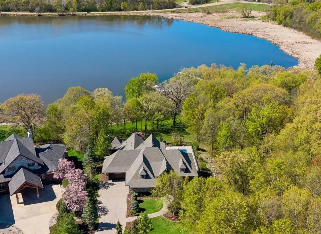 3601 Lerive WAY, Chaska, MN 55318