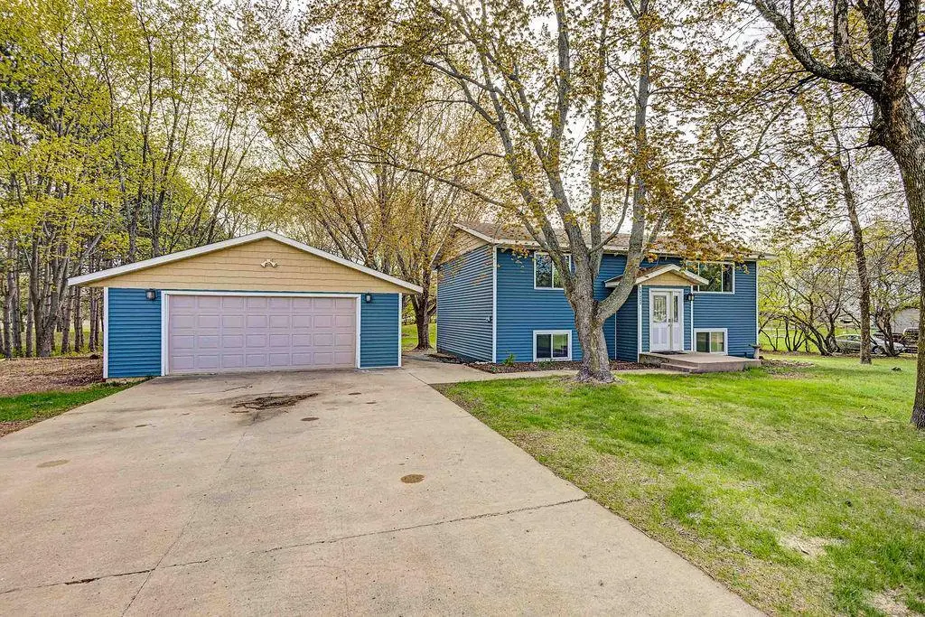 39333 Everett AVE, North Branch, MN 55056
