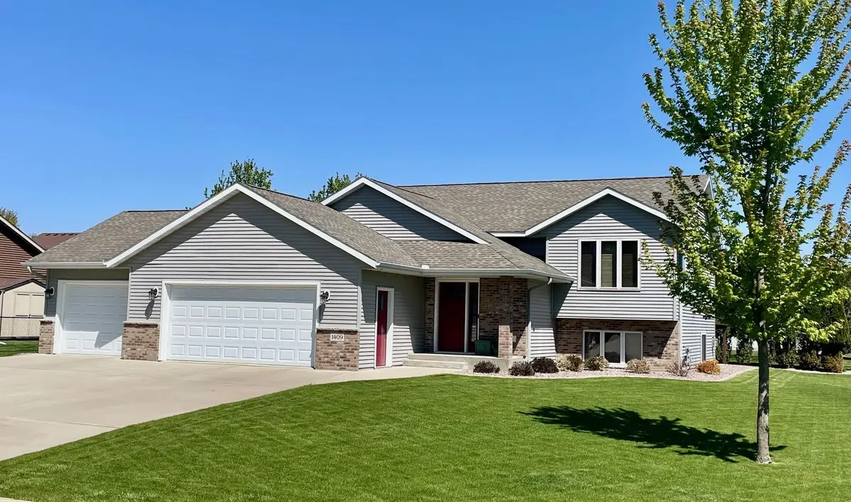 1409 28th ST SW, Austin, MN 55912
