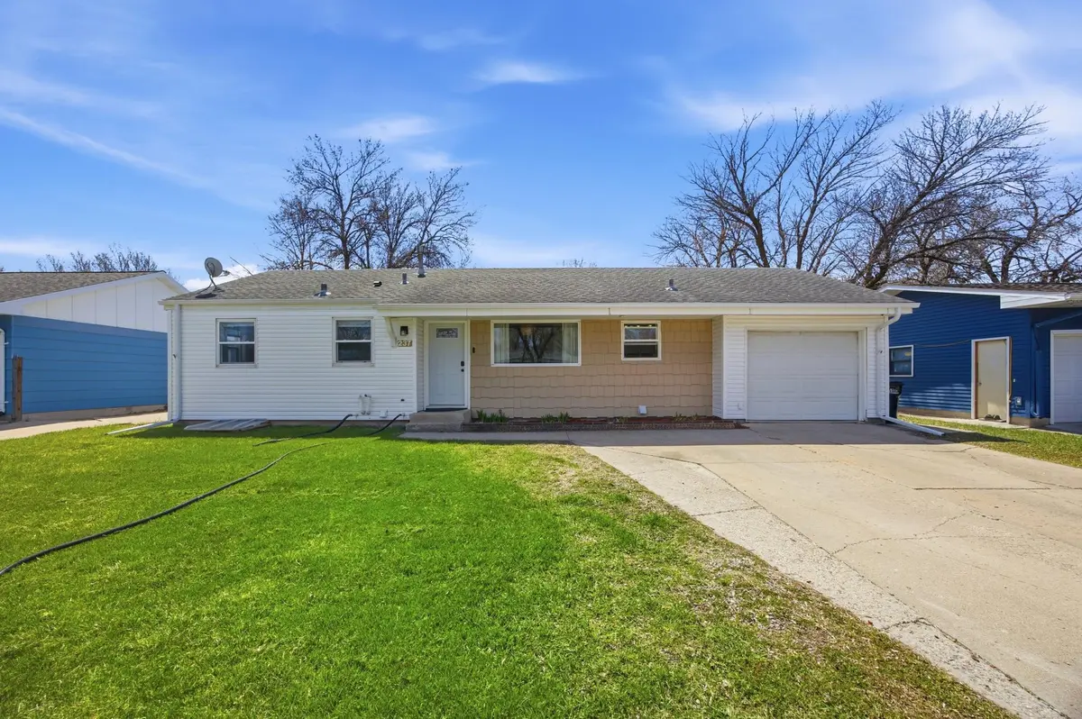 237 10 1/2 AVE W, West Fargo, ND 58078