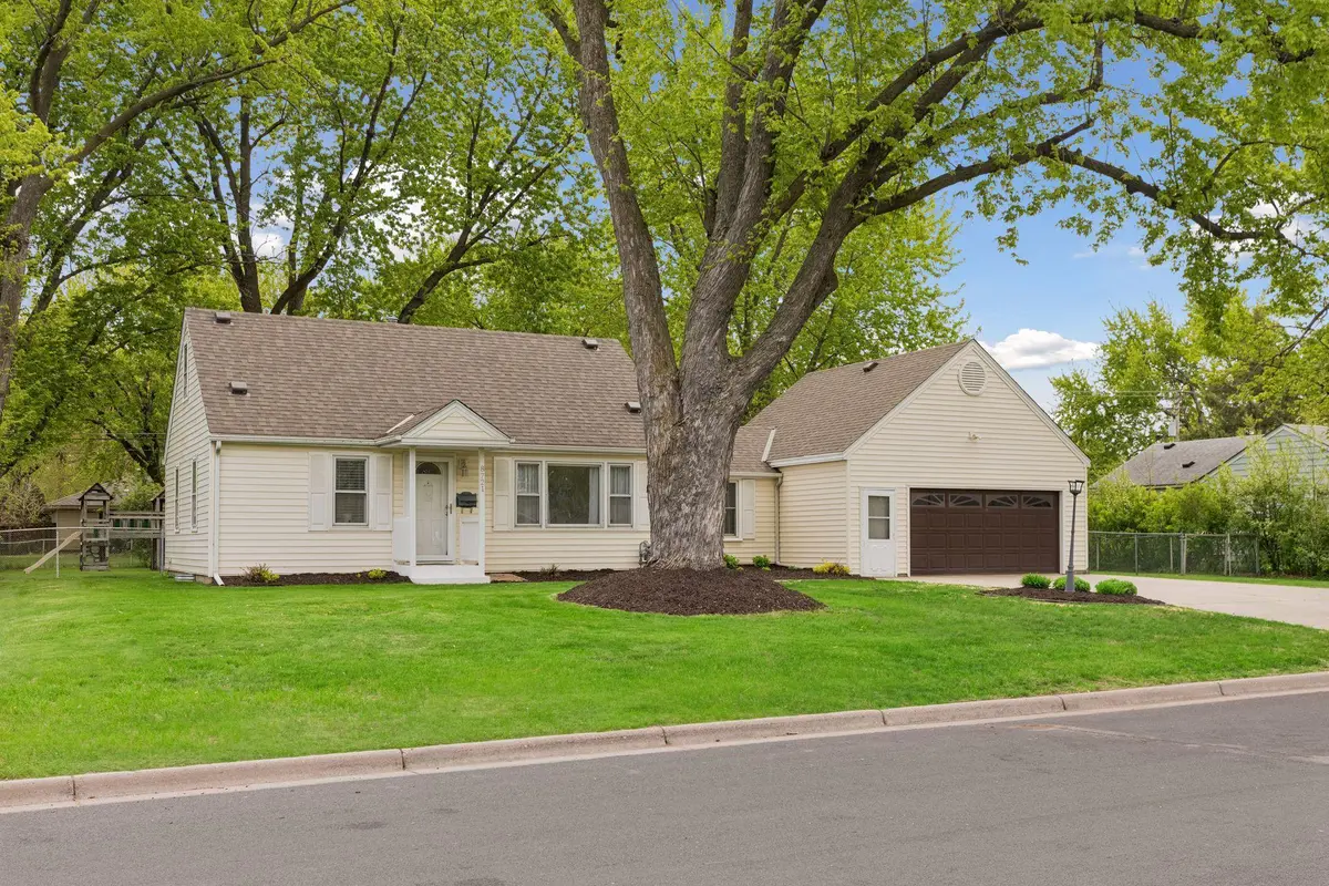 8721 Columbus AVE S, Bloomington, MN 55420