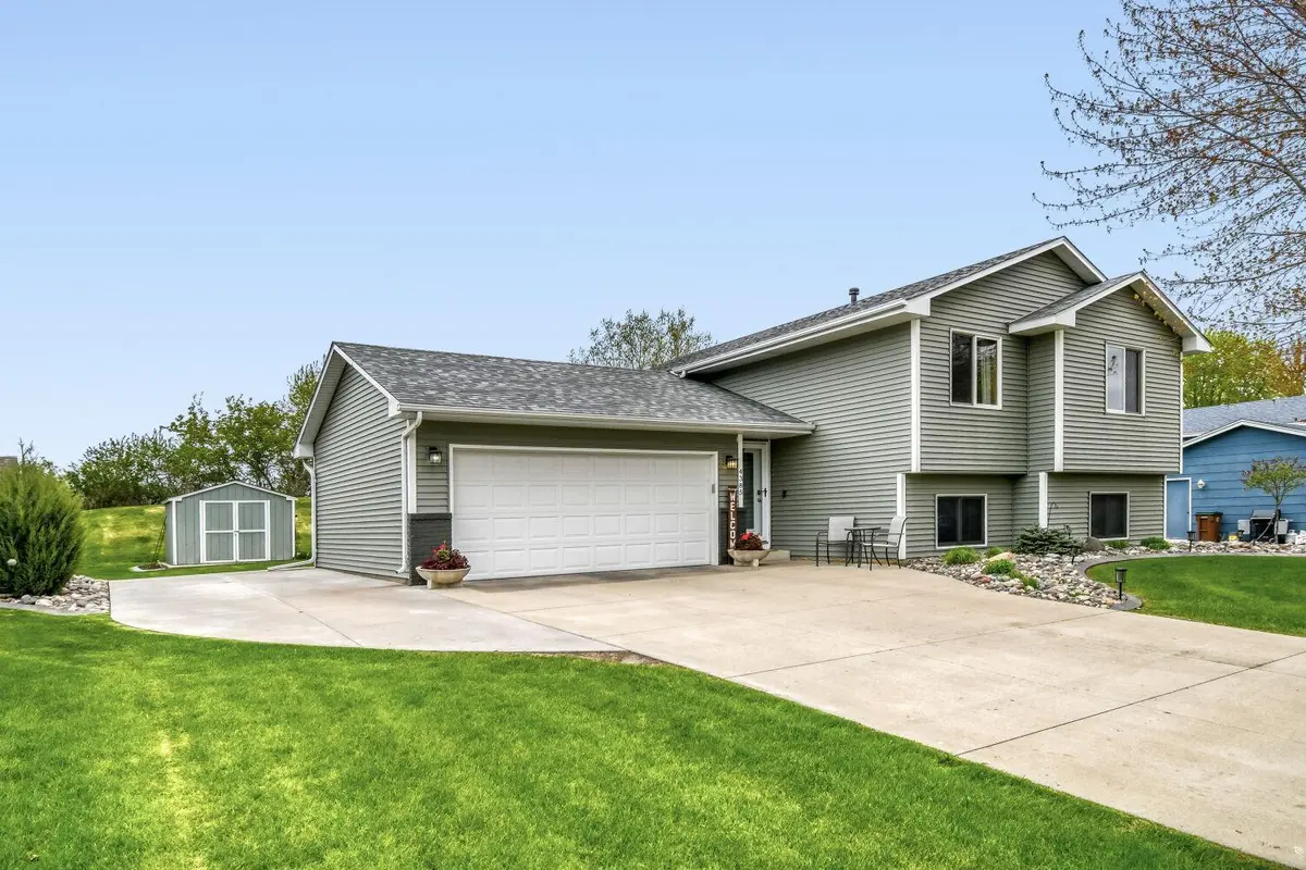 4385 Hamlet AVE N, Oakdale, MN 55128