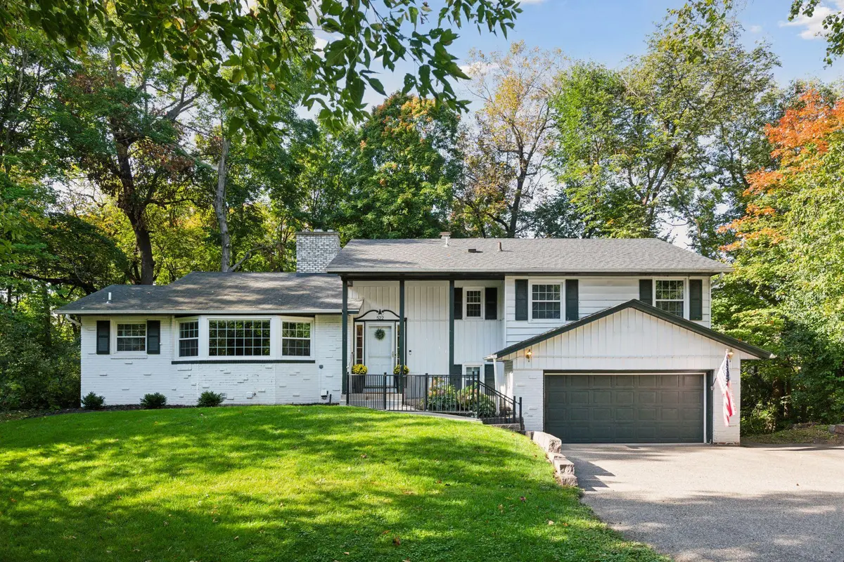 522 Shadyway RD, Wayzata, MN 55391